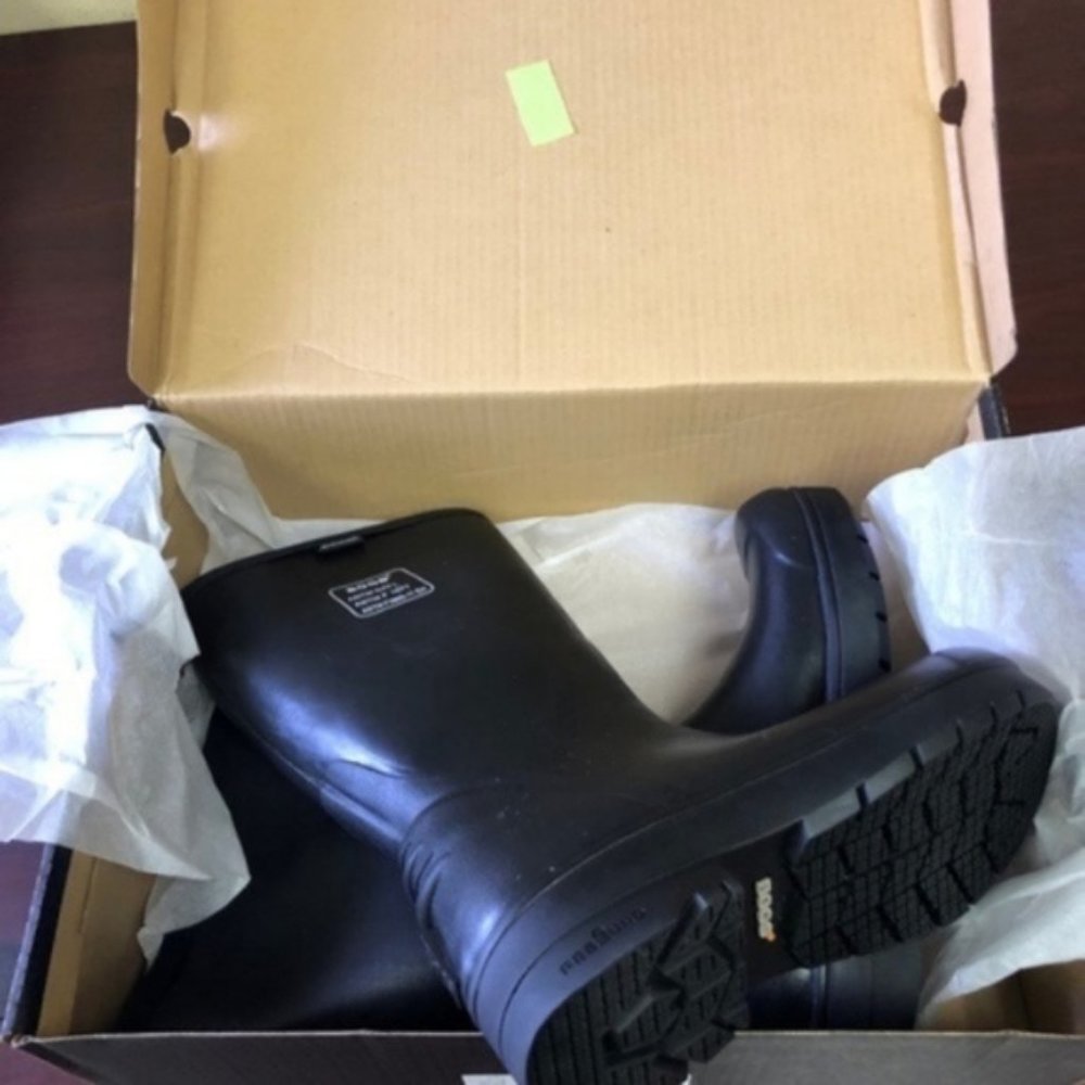 BOGS Men 8/Women 10,  Environments/Terrain Work 100% Waterproof Stay Dry